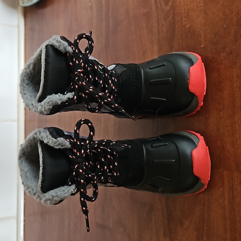 LIKE NEW BOYS CARTER BOOTS